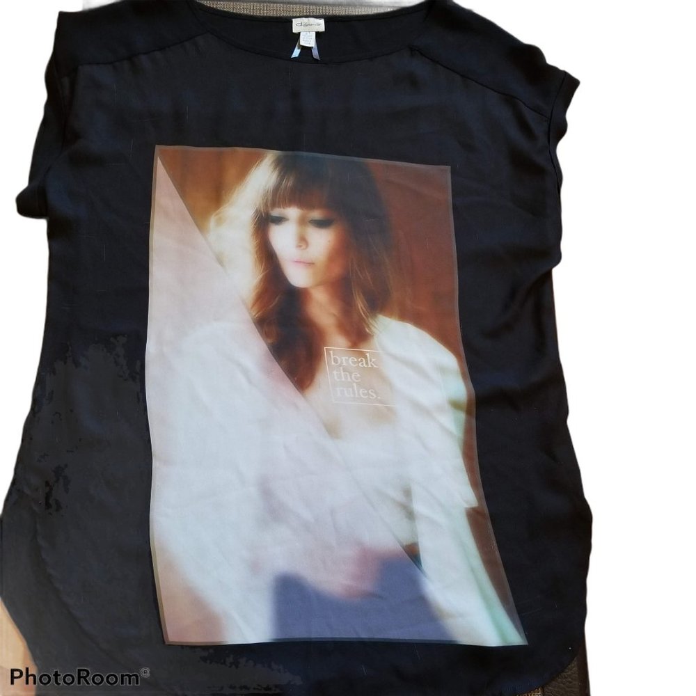 DYNAMITE Blurred & Distressed Graphic Top (S/M)